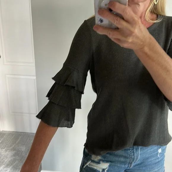 Grey Tiered Ruffle Sleeve Top - Picture 4 of 8